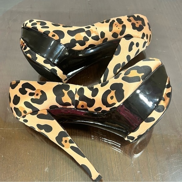 BEBE super hot & sexy sky high heels platform pump Patent & Leopard print 6 EUC - Picture 11 of 16
